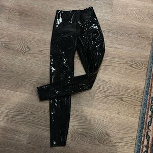 Commando patent leather leggings